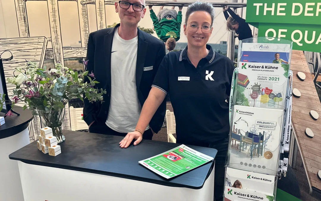 Kaiser und Kühne Stand mit zwei Mitarbeitern bei der Bewegungsplenum