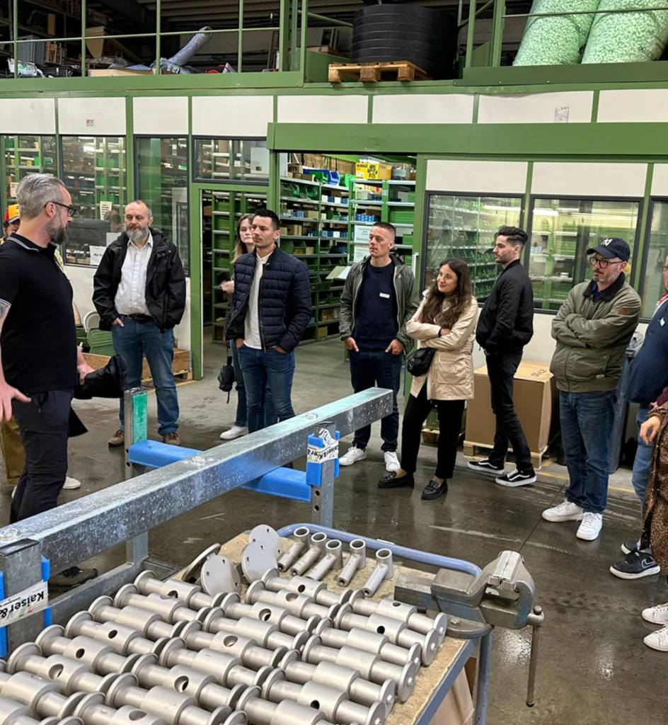 Tour with the visitors from Pro Urba in the production of play equipment at Kaiser and Kühne